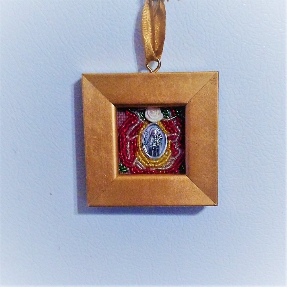 St. Therese of Liseux Beaded Framed Mini Pottery Barn Golden Frame & Glass Cover